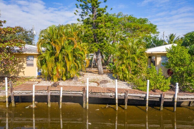 Shoreview in Naples, FL - Building Photo - Building Photo