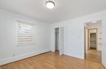 185 Plainfield Ave in Edison, NJ - Foto de edificio - Building Photo