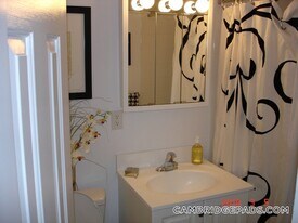 18 Chauncy St, Unit 5 in Cambridge, MA - Building Photo