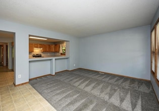 4014 High St in West Des Moines, IA - Building Photo - Building Photo
