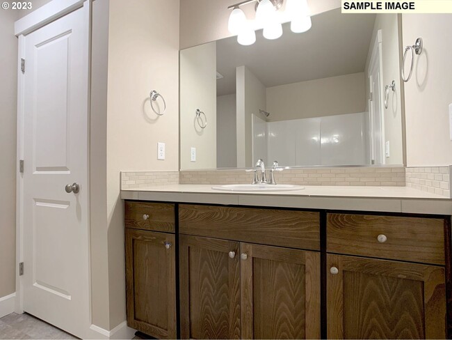 539 E Rosa Ave in Hermiston, OR - Building Photo - Building Photo