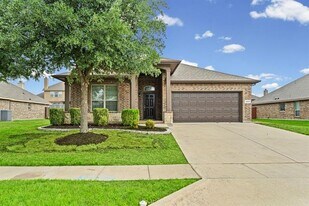 1205 Crest Ridge Dr in Glenn Heights, TX - Building Photo