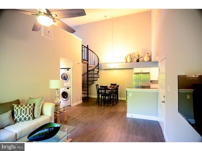 1094 Tristram Cir in Mantua, NJ - Foto de edificio - Building Photo