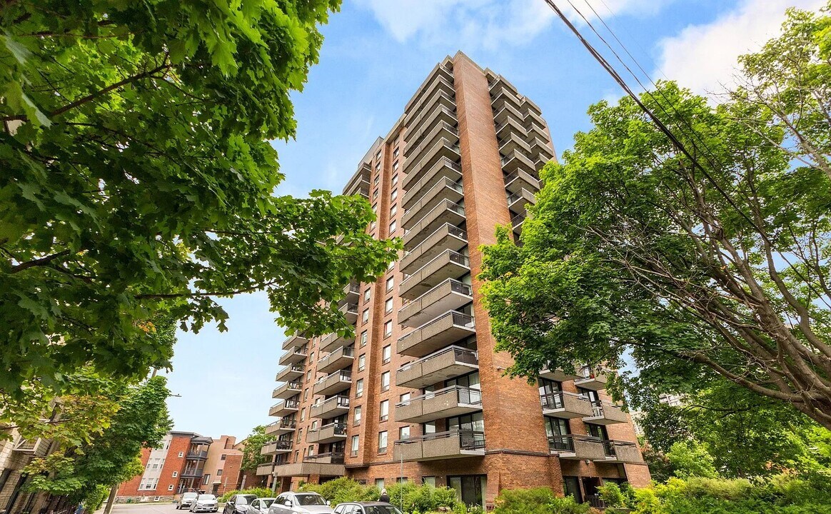 20 The Driveway in Ottawa, ON - Building Photo
