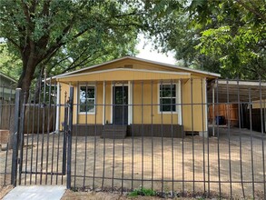 1111 Omega Ave in Austin, TX - Foto de edificio - Building Photo