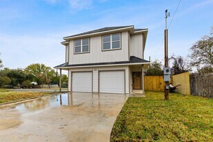 1316 Williams St in Brenham, TX - Building Photo