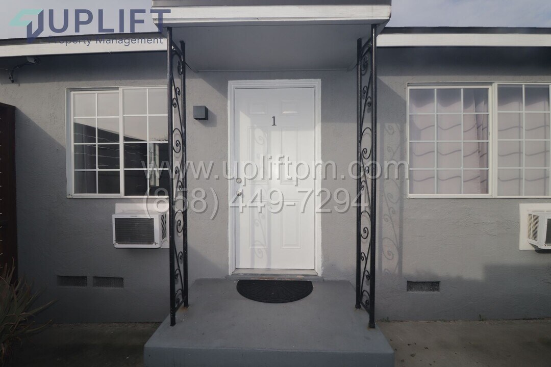 4233-4239 Swift Ave in San Diego, CA - Building Photo