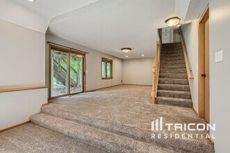 3745 Wescott Hills Dr in Eagan, MN - Building Photo - Building Photo