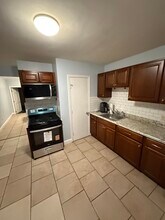 128 Putnam St, Unit 2 in Boston, MA - Foto de edificio - Building Photo