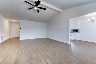 1600 Broken Arrow St in Baytown, TX - Building Photo - Building Photo