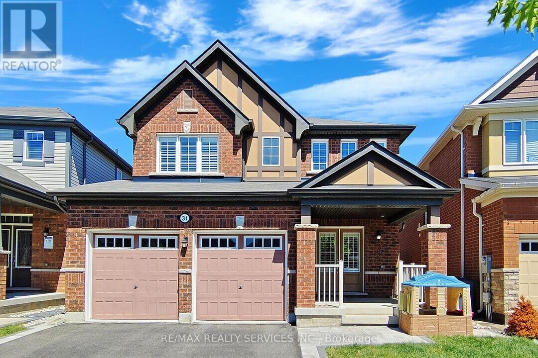 31 Leadenhall Rd in Brampton, ON - Building Photo