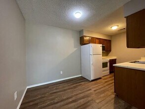 319 SE 3rd St-Unit -203 in Grand Prairie, TX - Building Photo - Building Photo