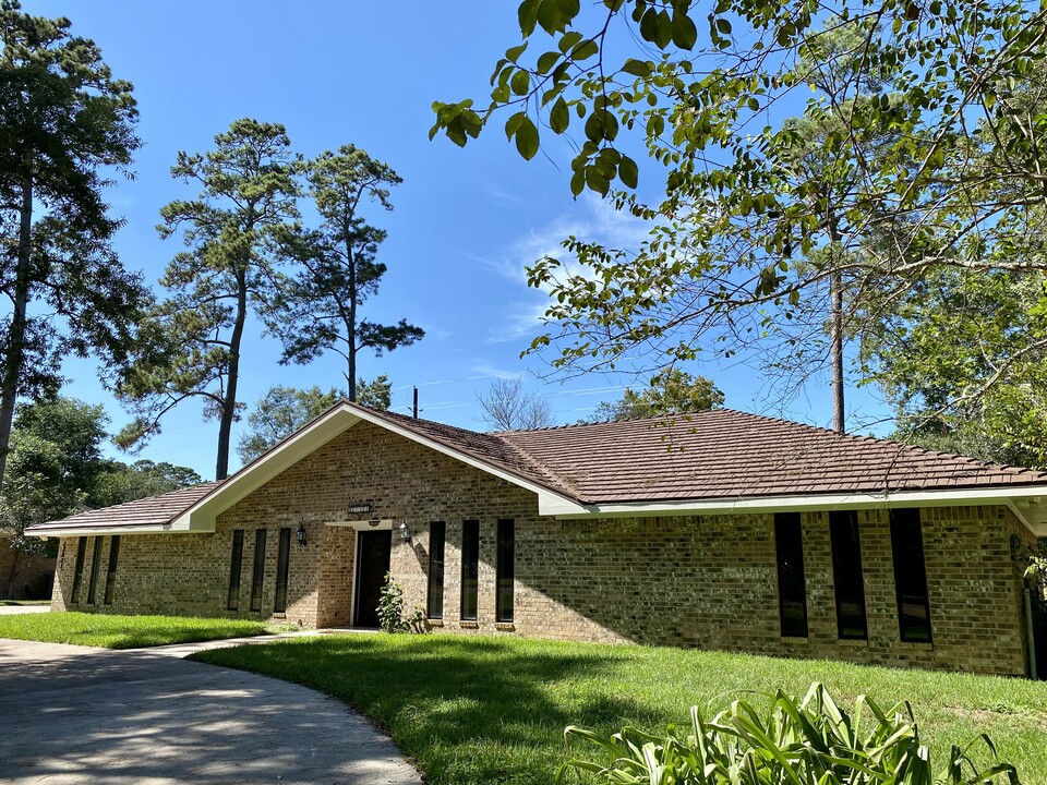 12511 Cherry Point Drive in Mont Belvieu, TX - Building Photo