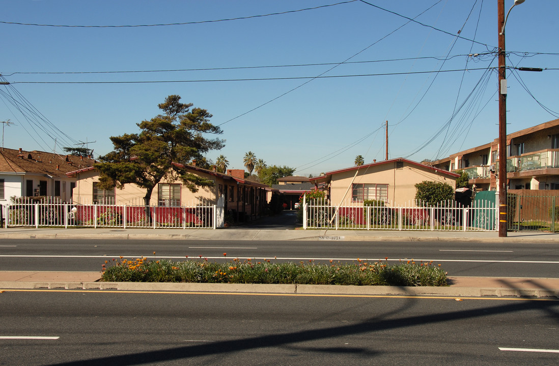 3717 Rosemead Blvd in Rosemead, CA - Building Photo