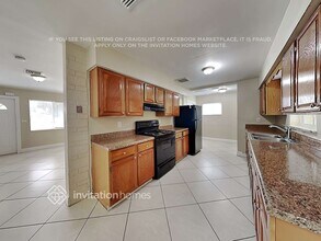 7041 SW 27th St in Miramar, FL - Building Photo - Building Photo