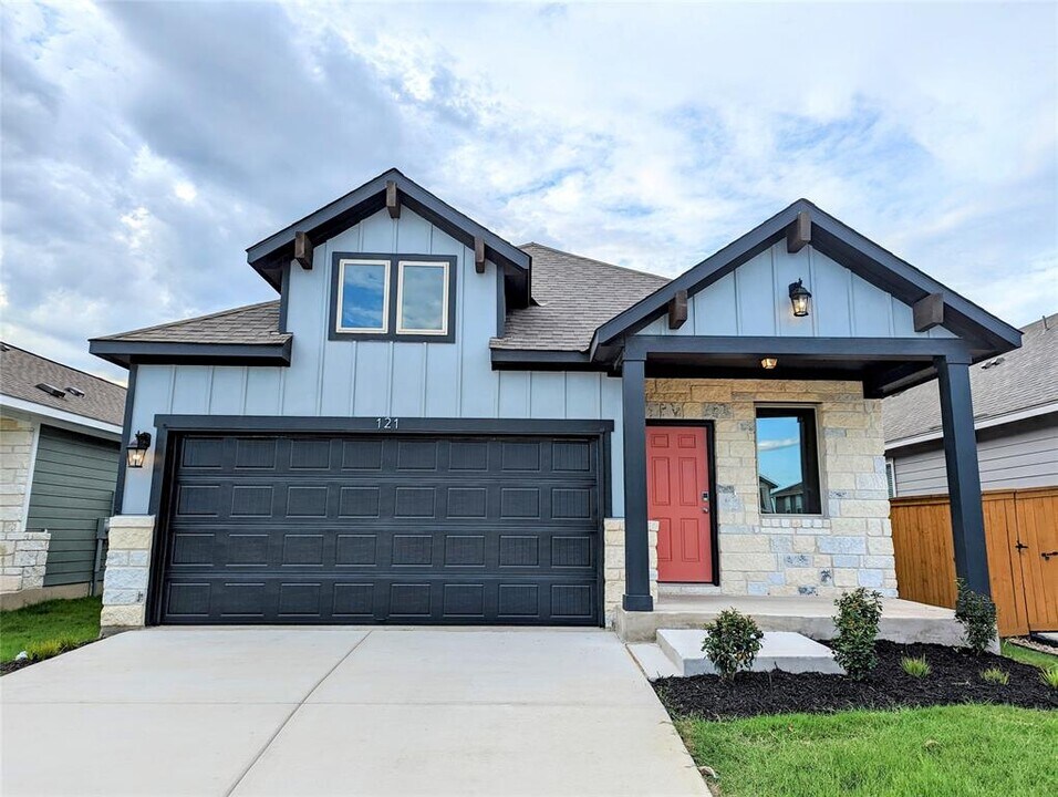 121 Drifter Ln in Jarrell, TX - Building Photo