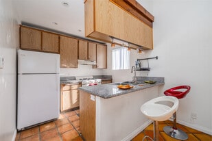 1943 Vista Del Mar Ave in Los Angeles, CA - Building Photo