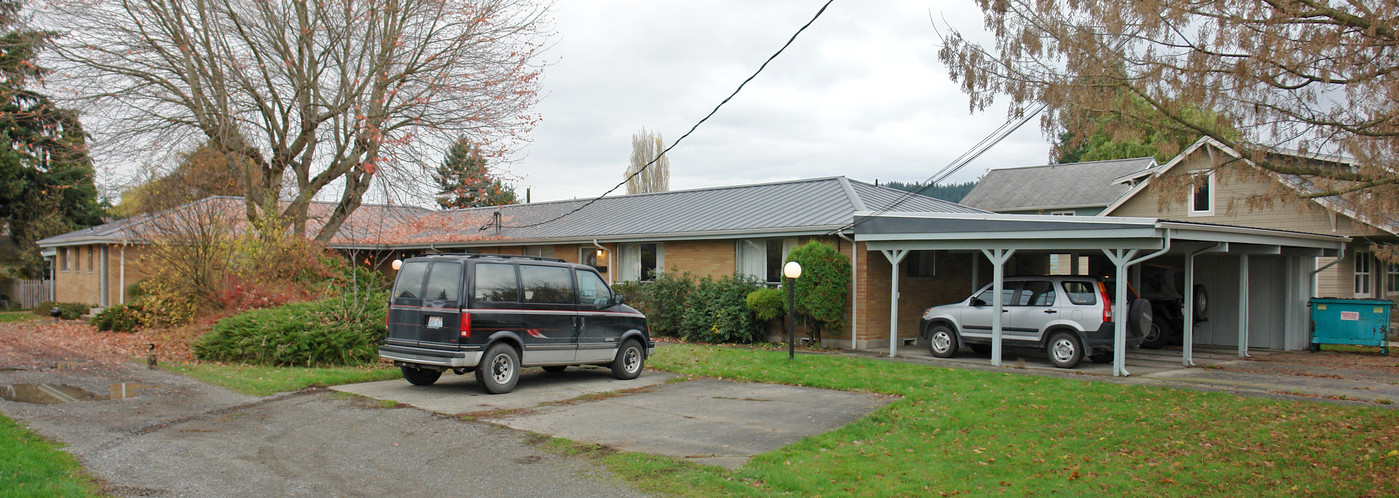 1411 Washington St in Sumner, WA - Foto de edificio