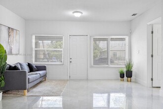 1810 NW 47th St in Miami, FL - Building Photo - Building Photo
