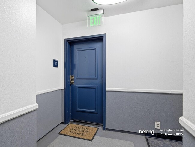 1940 Highland Ave in Los Angeles, CA - Building Photo - Building Photo