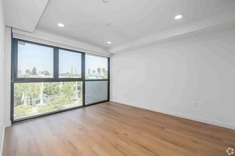 Clad LA in Los Angeles, CA - Foto de edificio - Building Photo