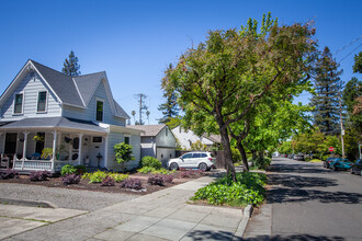 807 Cherry St in Santa Rosa, CA - Building Photo - Building Photo