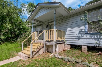 1015 Avenue J in Huntsville, TX - Building Photo - Building Photo