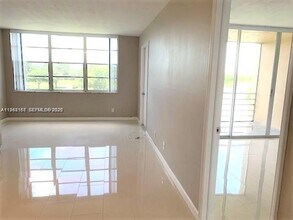 9470 Live Oak Pl in Davie, FL - Building Photo - Building Photo