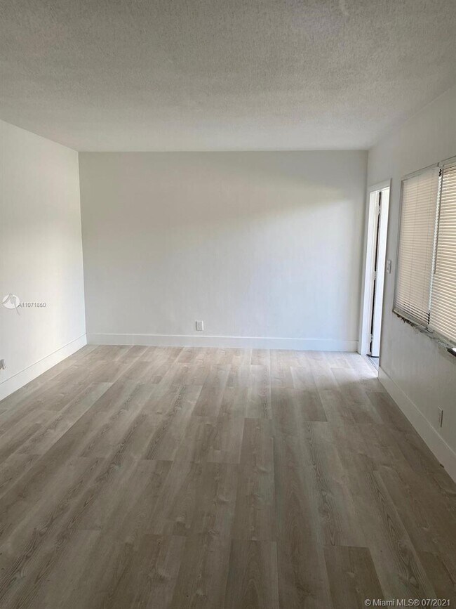 1520 NE 56th St-Unit -9 in Fort Lauderdale, FL - Building Photo - Building Photo