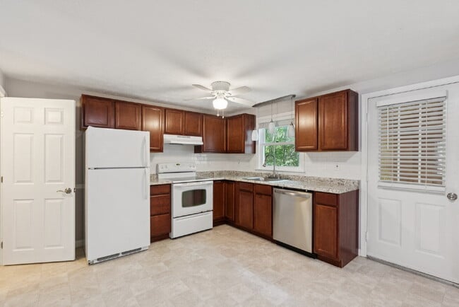 property at 5 Woodvale Ct
