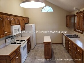 501 Kindred Dr in Smithville, MO - Building Photo - Building Photo