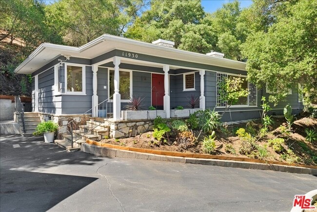 property at 11930 Briarvale Ln