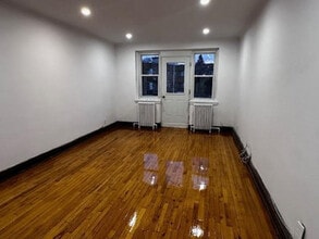 5821 de la Côte-Saint-Luc in Hampstead, QC - Building Photo - Building Photo