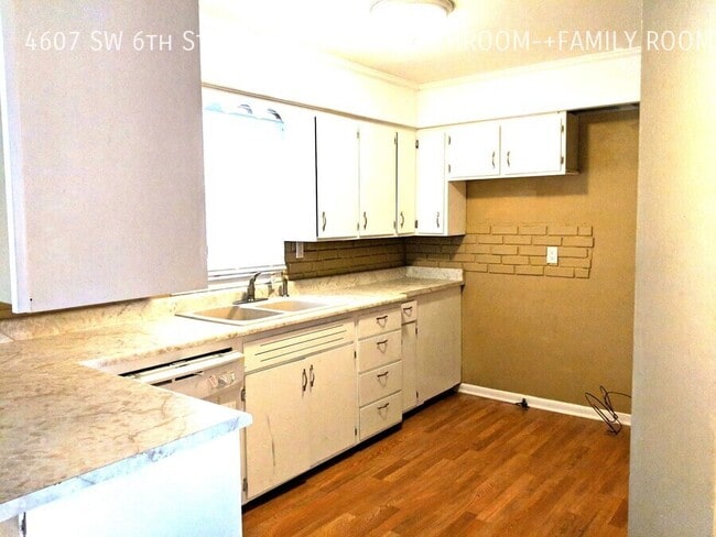 4607 SW 6th St in Des Moines, IA - Building Photo - Building Photo