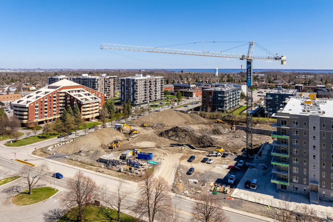 Paprican Av in Pointe-claire, QC - Building Photo