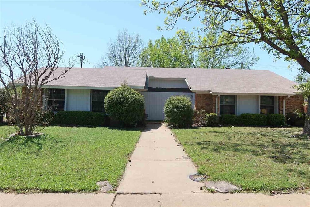 5614 Briargrove Dr in Wichita Falls, TX - Building Photo