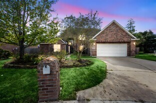 17439 Memorial Mills Dr in Spring, TX - Building Photo