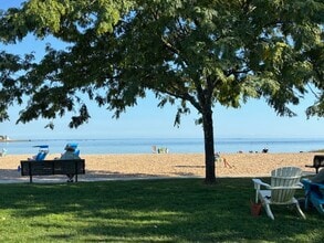 93 Seaside Ave in Guilford, CT - Building Photo - Building Photo