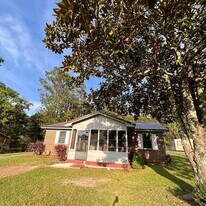 88 Means Ave in Bay Minette, AL - Building Photo