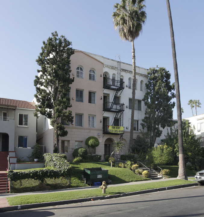 135 N New Hampshire Ave in Los Angeles, CA - Building Photo