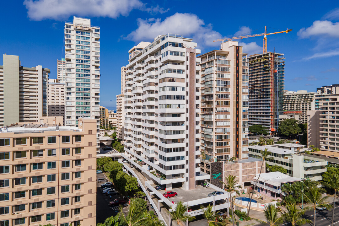 Ala Wai Town House in Honolulu, HI - Building Photo