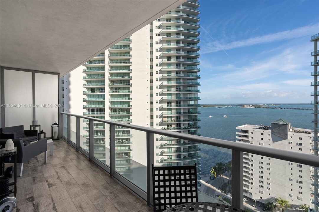 1300 Brickell Bay Dr, Unit 2107 in Miami, FL - Building Photo