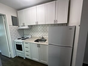 186 Queen St in Sarnia, ON - Building Photo - Building Photo