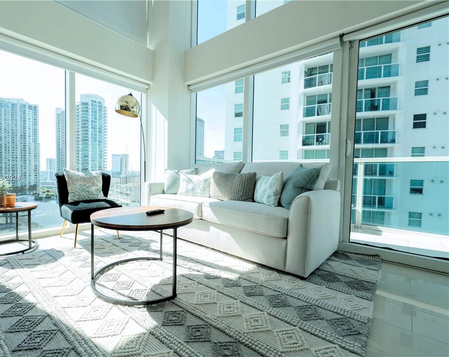 41 SE 5th St, Unit 1217 in Miami, FL - Foto de edificio