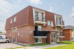 3908 Sainte-Rose Boul in Laval, QC - Building Photo