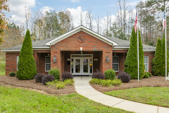 The Reserve at Catawba Creek in Gastonia, NC - Foto de edificio - Building Photo