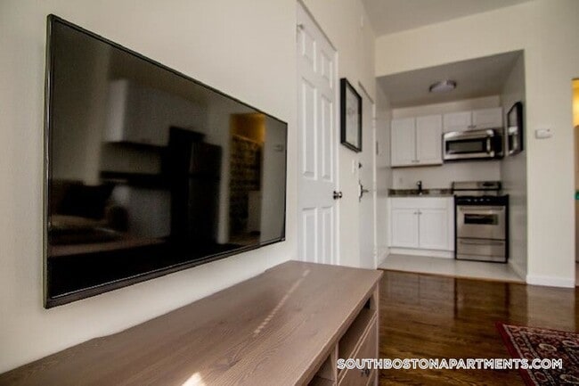 538 E Broadway, Unit 5 in Boston, MA - Building Photo - Building Photo