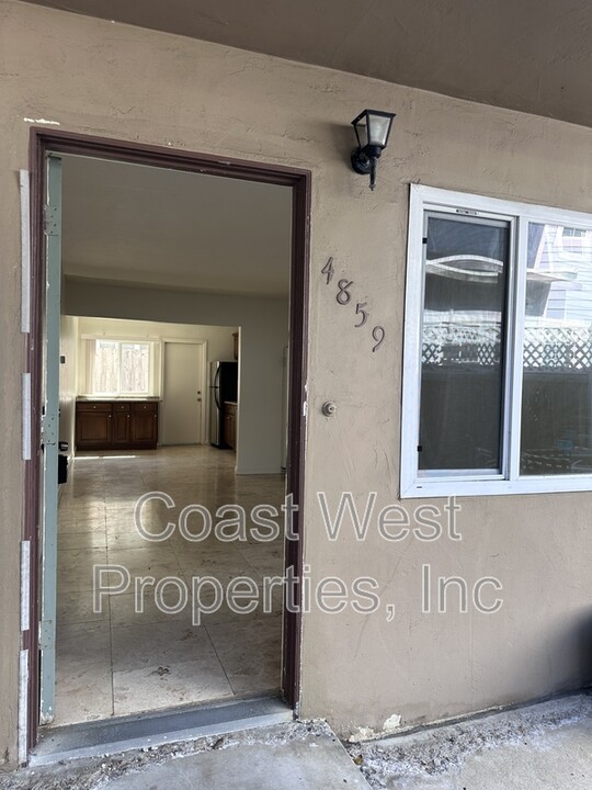 4859 Narragansett Ave in San Diego, CA - Building Photo