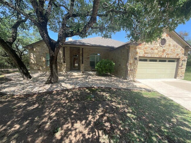 313 Bedford Dr in Spicewood, TX - Building Photo - Building Photo