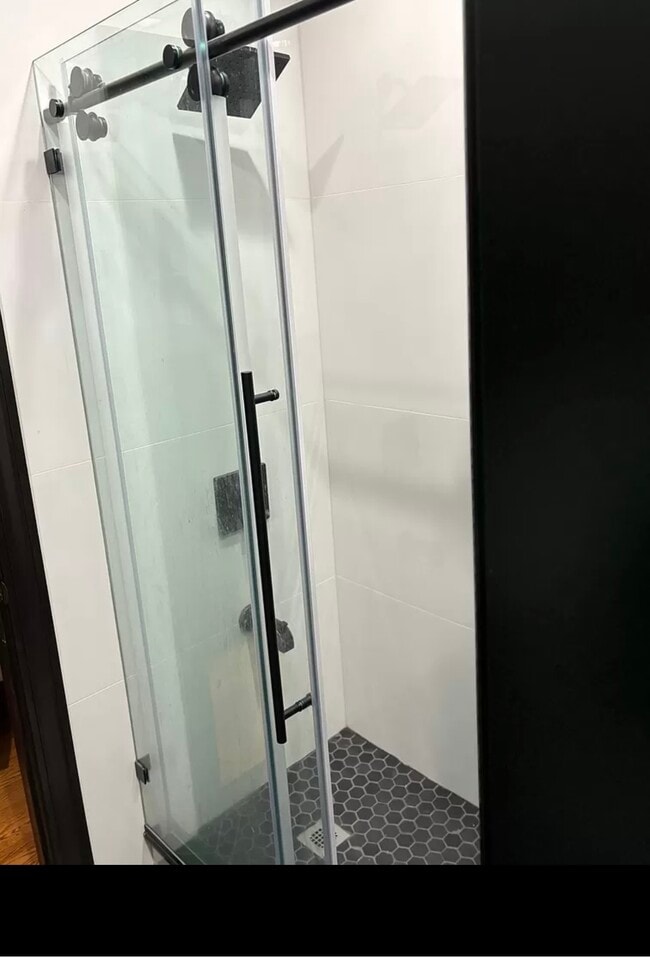 8337 Charlecote Rdg in Jamaica, NY - Foto de edificio - Building Photo